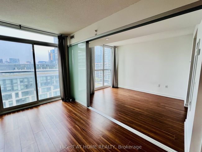 1109 - 85 Queens Wharf Rd, Condo with 1 bedrooms, 1 bathrooms and null parking in Toronto ON | Image 11