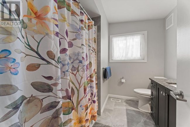 1568 St Gabriel Crt, Home with 3 bedrooms, 2 bathrooms and null parking in Windsor ON | Image 26