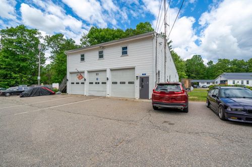 35 S Main St, Newton, NH, 03858-3312 | Card Image