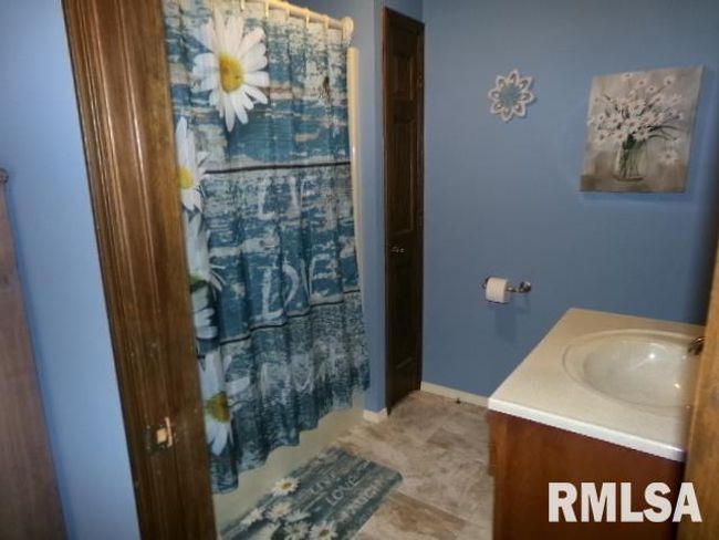 2225 Route 34, House other with 4 bedrooms, 2 bathrooms and null parking in Rosiclare IL | Image 15