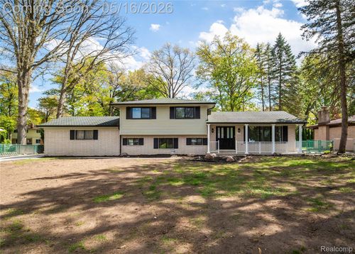 6742 Canterbury Ct, Shelby Township, MI, 48316-3412 | Card Image