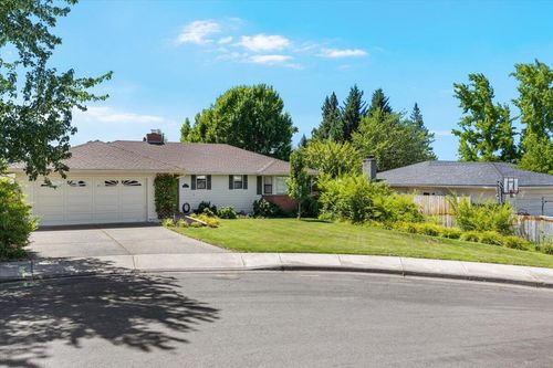 2844 Courtney Cir, Medford, OR, 97504-5178 | Card Image