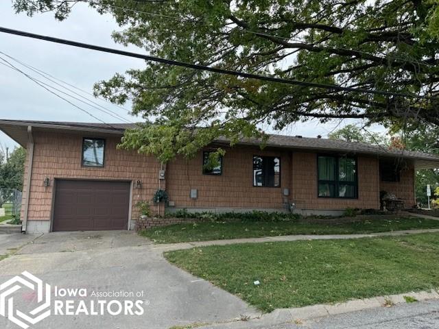 Maple St, Centerville, IA 52544