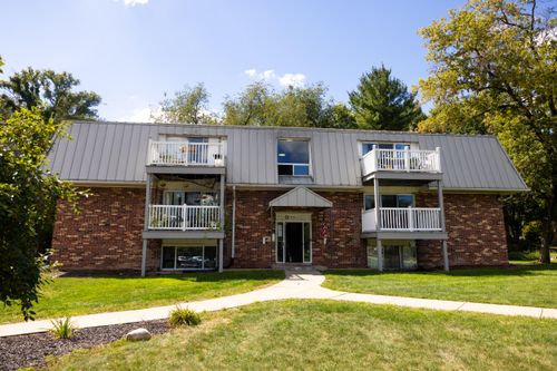 43-6716 Cascade Rd Se, Grand Rapids, MI, 49546-6854 | Card Image