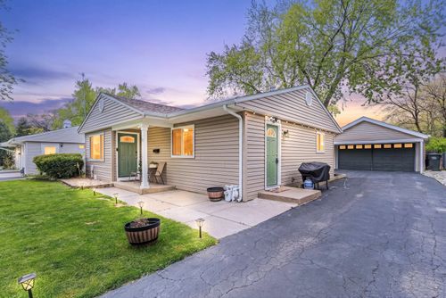 52 Sparrow Rd, Carpentersville, IL, 60110-1641 | Card Image