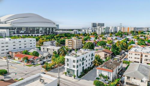 1267 Nw 3rd St, Miami, FL, 33125-5607 | Card Image