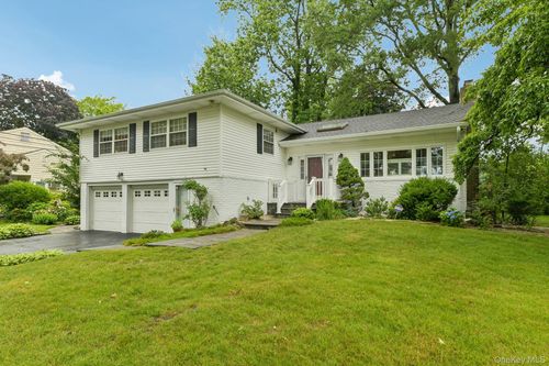 150 High St, East Williston, NY, 11596-1418 | Card Image