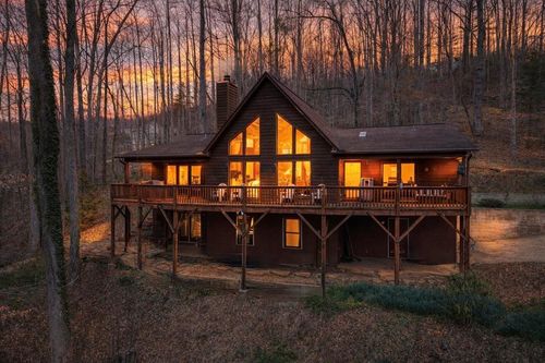 575 Carolina Springs Ln, Franklin, NC, 28734-1143 | Card Image