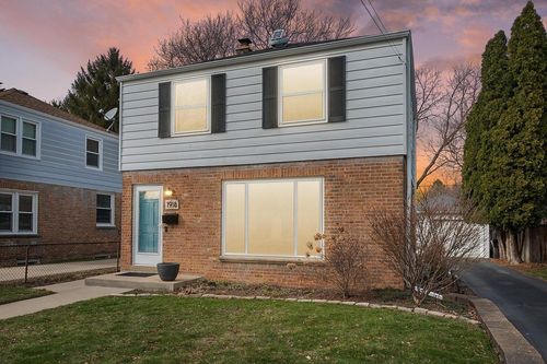 1918 E Eden Place, Saint Francis, WI, 53235 | Card Image