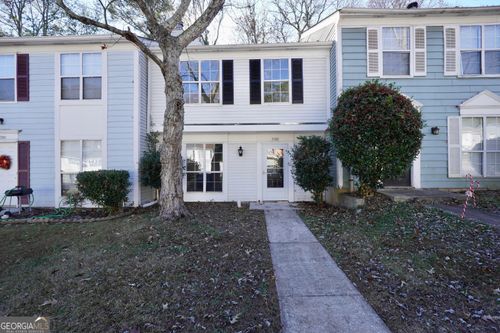 5702 Wells Cir, Stone Mountain, GA, 30087-5261 | Card Image