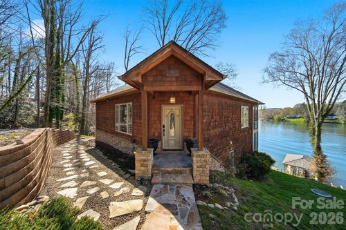 152 Bridge Pointe Ln, Hickory, NC, 28601-8316 | Card Image