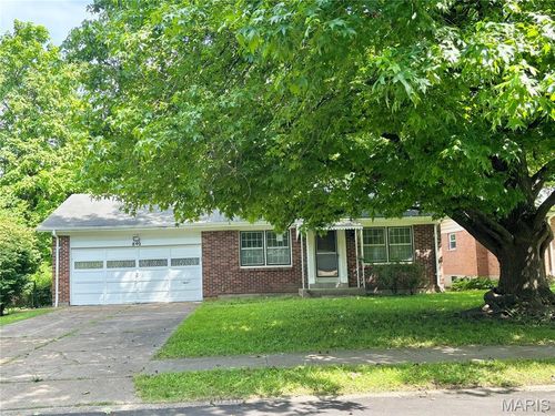840 Gerald Ave, Florissant, MO, 63031-5415 | Card Image