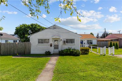 7 Woolsey Road, Home with 5 bedrooms, 2 bathrooms and 4 parking in Middletown RI | Image 2