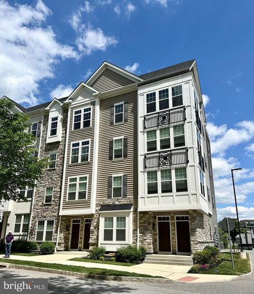 201 Charles Ellis Dr, NEWTOWN SQUARE, PA, 19073-1311 | Card Image