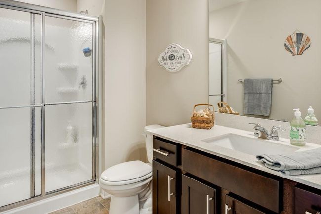 A look at the third bathroom located upstairs | Image 18