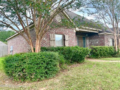 211 Tucker Dr, Brandon, MS, 39042-5020 | Card Image