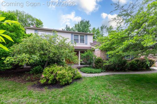 6011 Walker Dr, Troy, MI, 48085-1344 | Card Image