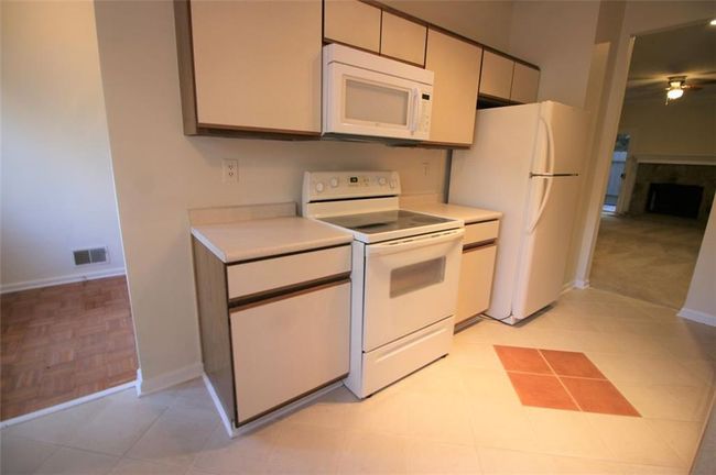 4028 Elm St, Townhouse with 2 bedrooms, 3 bathrooms and 2 parking in Chamblee GA | Image 5