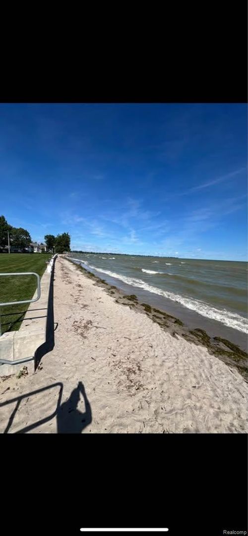 3363 Parkwood Ave, Monroe, MI, 48162-4470 | Card Image