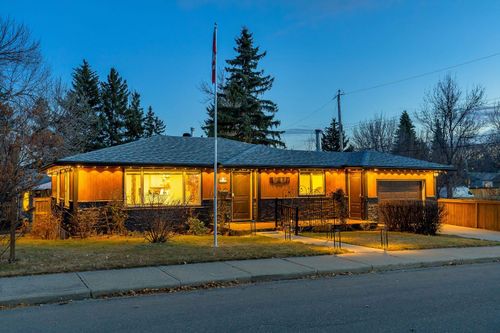 3 Cardiff Dr Nw, Calgary, AB, T2K1R4 | Card Image