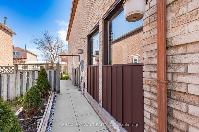 104 Sandmere Ave, House attached with 4 bedrooms, 3 bathrooms and 3 parking in Brampton ON | Image 44