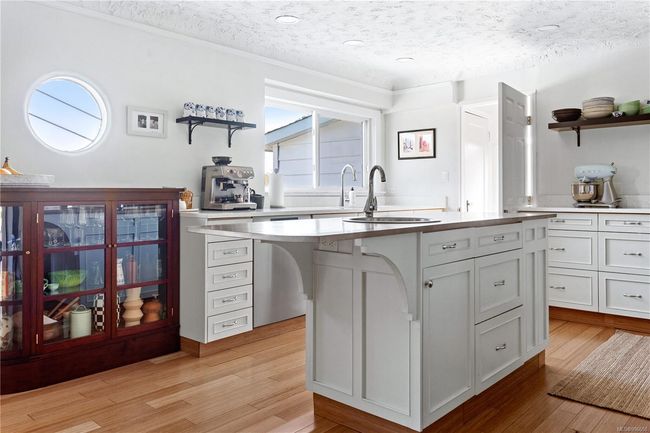 931 Mesher Pl, House other with 3 bedrooms, 3 bathrooms and 4 parking in Esquimalt BC | Image 19