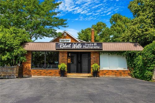 {{alt}} | Card Image