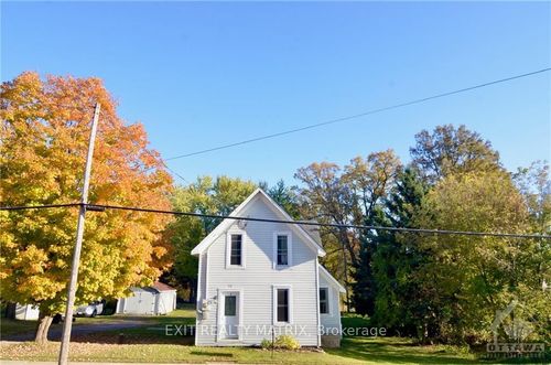 36 Drummond St, Newboro, ON, K0G1P0 | Card Image