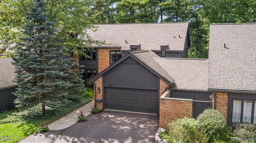 1935 Pine Ridge Ln, Bloomfield Hills, MI, 48302-1761 | Card Image