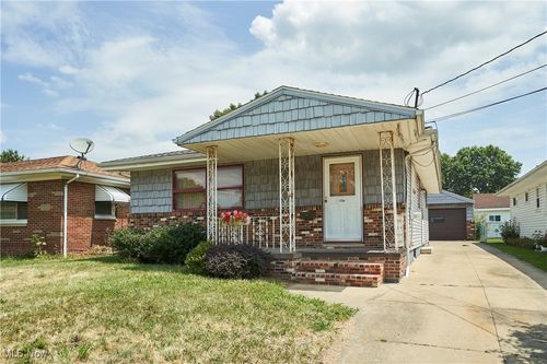 597 Hillman Rd, Akron, OH, 44312-2155 | Card Image