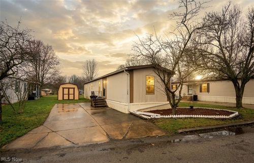 708 Country Pines Drive Sw, Warren, OH, 44481 | Card Image