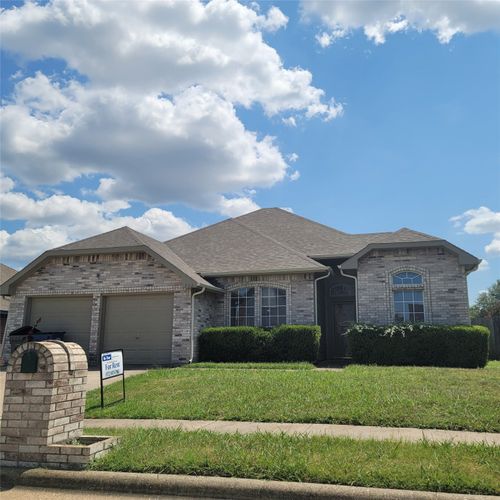 312 W Glen Meadow Dr, Glenn Heights, TX, 75154-1837 | Card Image