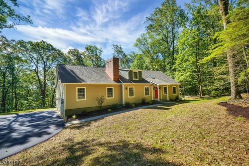 99 Middle Valley Rd, Long Valley, NJ, 07853-3609 | Card Image