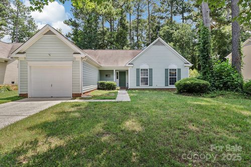 11100 Scrimshaw Ln, Charlotte, NC, 28215-8304 | Card Image