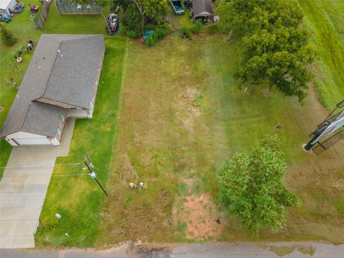 411 E Travis St, Brazoria, TX, 77422-8617 | Card Image