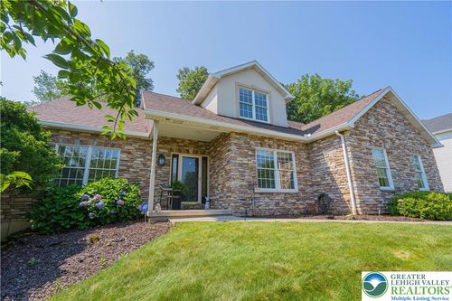 60 Clairmont Ave, Palmer Twp, PA, 18045-3142 | Card Image