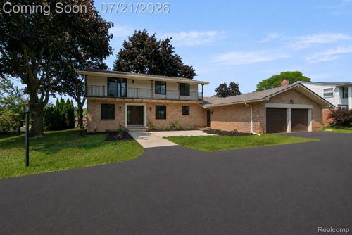 4696 Walnut Lake Rd, Bloomfield Hills, MI, 48301-1408 | Card Image