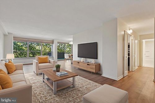 w-801-1001 City Ave, WYNNEWOOD, PA, 19096-3902 | Card Image