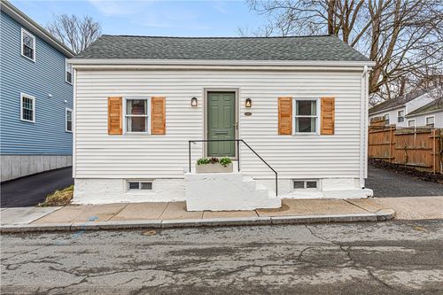 27 Padelford St, Providence, RI, 02906-1713 | Card Image