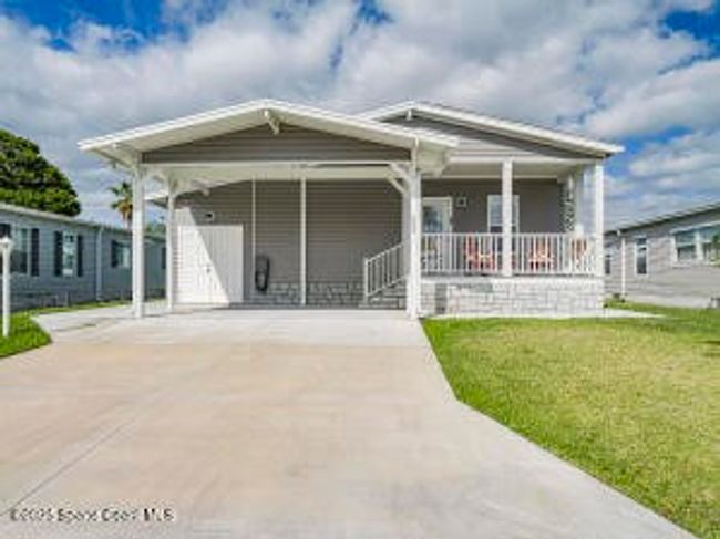 623 Hyacinth Cir, House other with 3 bedrooms, 2 bathrooms and null parking in Barefoot Bay FL | Image 4