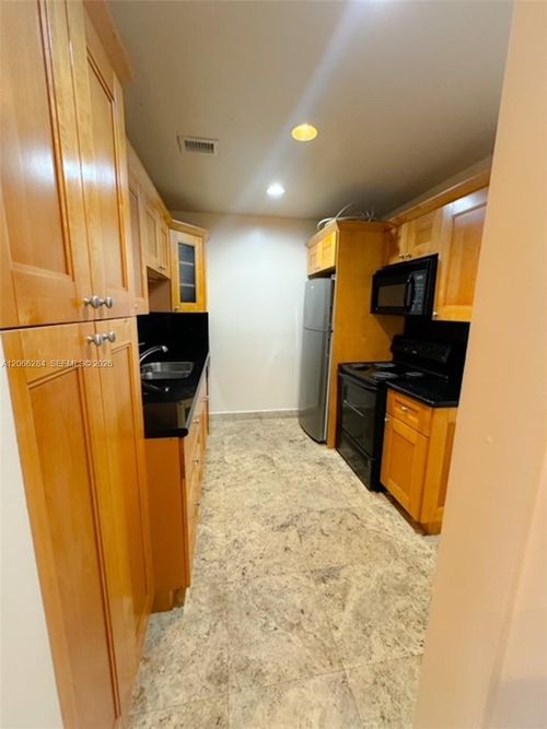 b7-2008 Jackson St, Hollywood, FL, 33020-7836 | Card Image