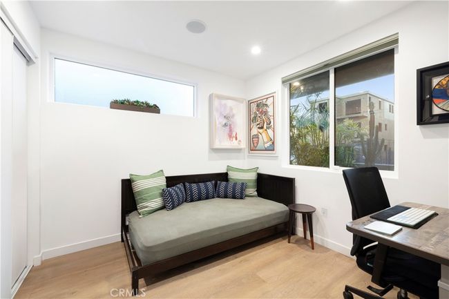 En Suite Bedroom #1 - Level One | Image 11