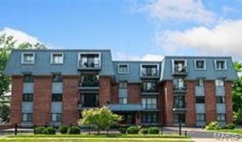 apt-18-450 W Adams Ave, Kirkwood, MO, 63122-4076 | Card Image