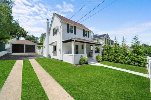 56 Summers St, Oyster Bay, NY, 11771-3708 | Card Image