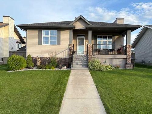 1523 Idaho St, Carstairs, AB, T0M0N0 | Card Image
