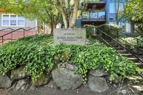 b405-29 Etruria St, Seattle, WA, 98109-1674 | Card Image