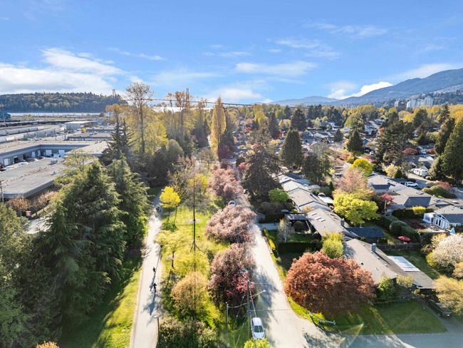 1128 Maplewood Crescent, House other with 3 bedrooms, 2 bathrooms and 2 parking in North Vancouver BC | Image 39
