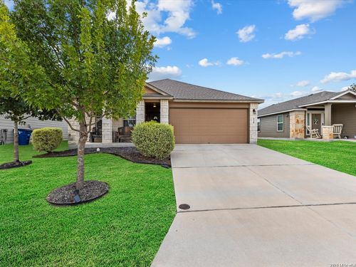 938 Pumpkin Rdg, New Braunfels, TX, 78130-2172 | Card Image
