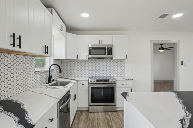 112 Gordon Dr, House other with 4 bedrooms, 2 bathrooms and null parking in Azle TX | Image 4
