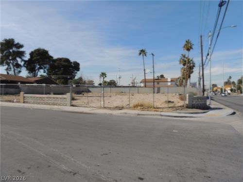 3313 Seneca Dr, Las Vegas, NV, 89169-3136 | Card Image